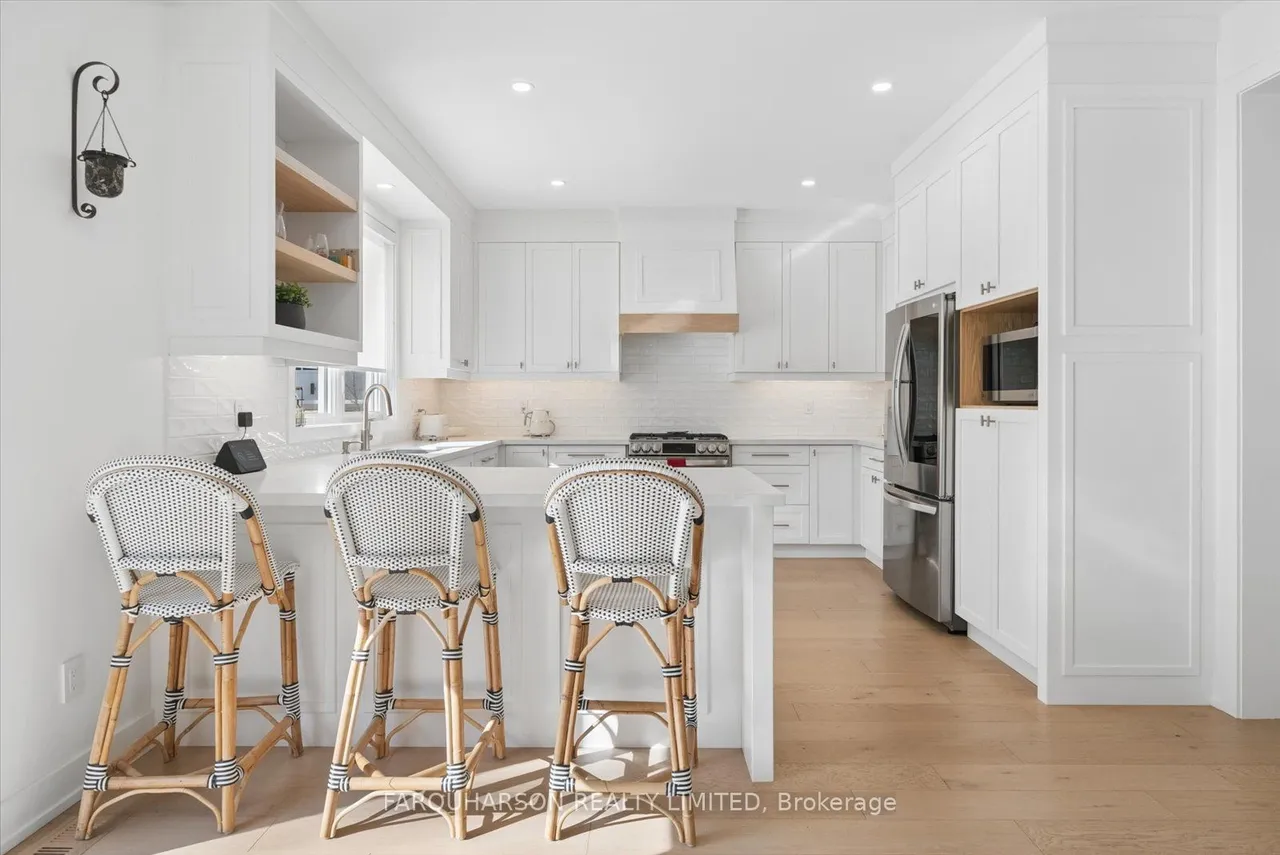 18 Victoria Drive — photo 3