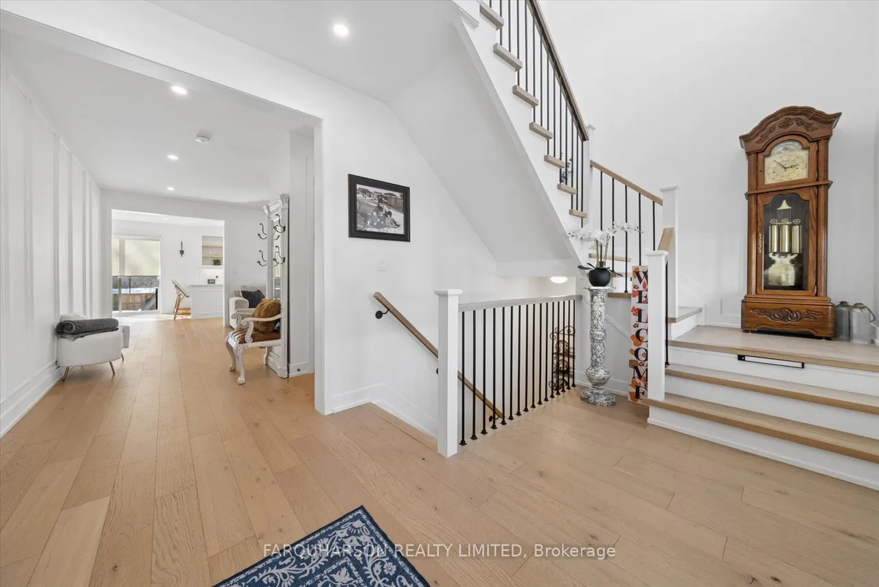 18 Victoria Drive — photo 2