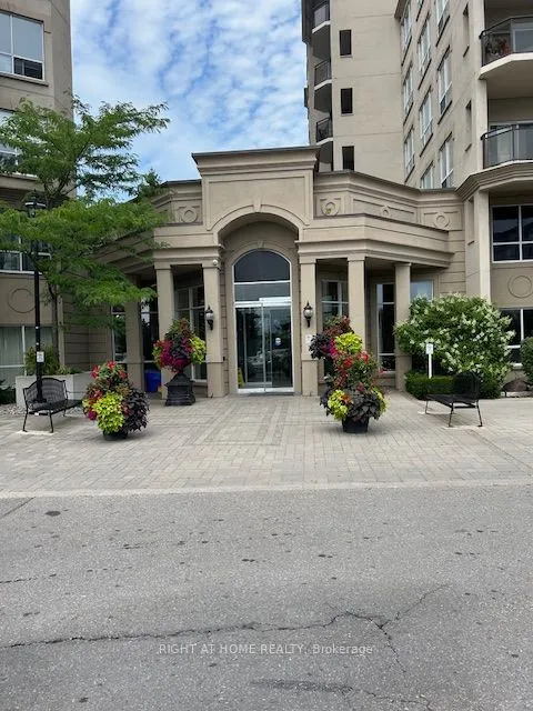 2 Maison Parc Court, Unit 403