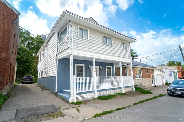 17 Laidlaw St Street S — photo 2