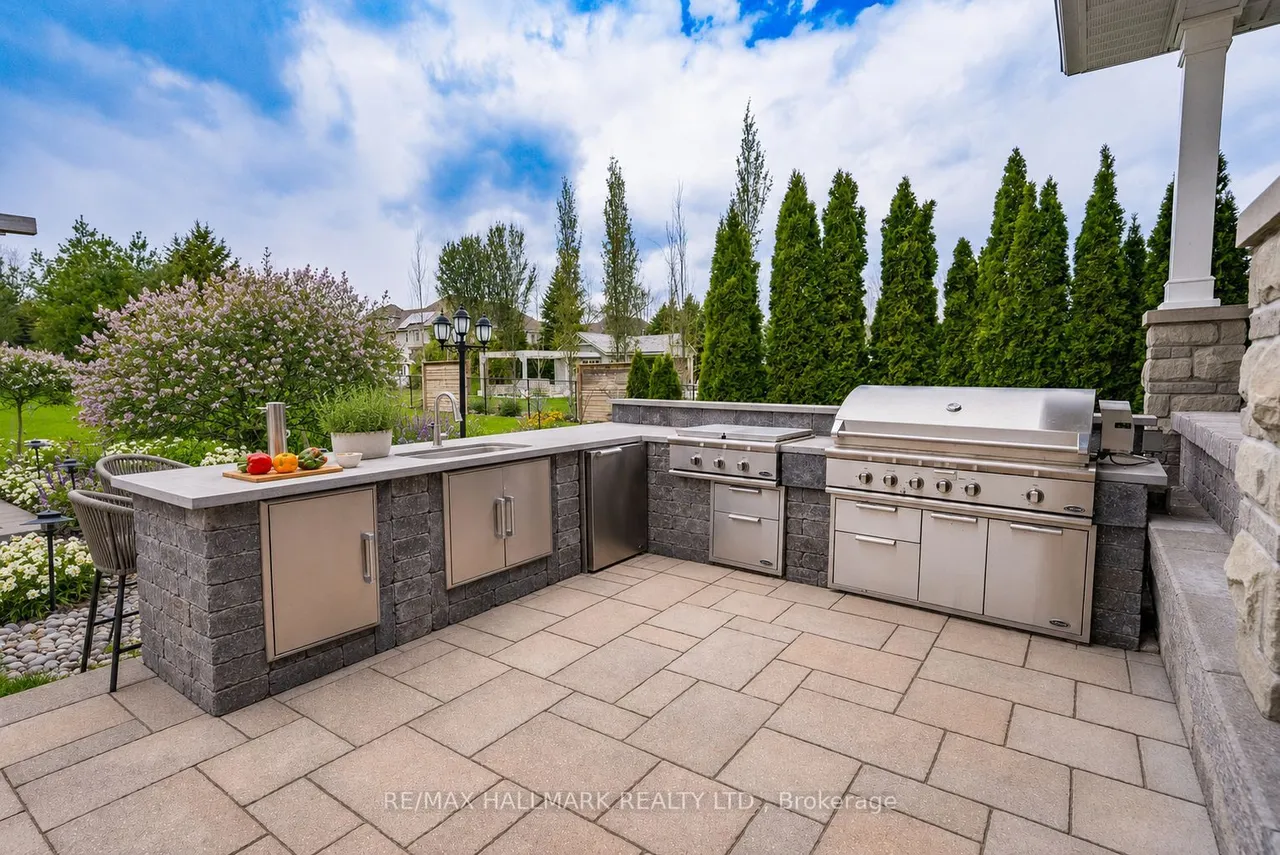 37 Country Club Crescent — photo 49