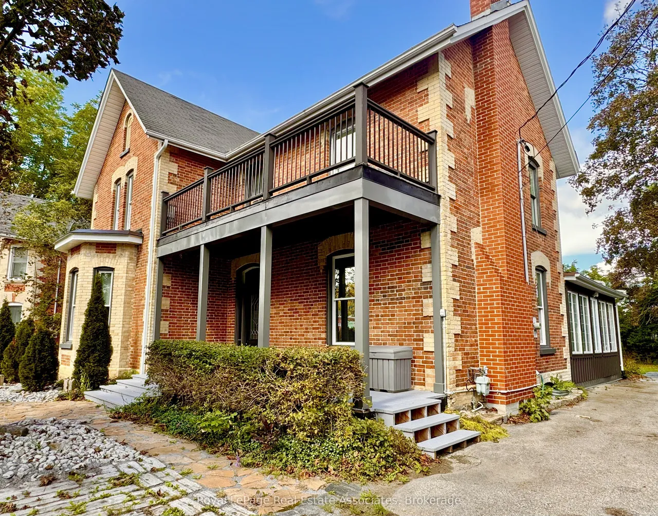 52 Cameron Street E — photo 3