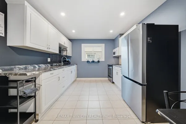 63 Metcalfe, Unit C Metcalfe Crescent — photo 2