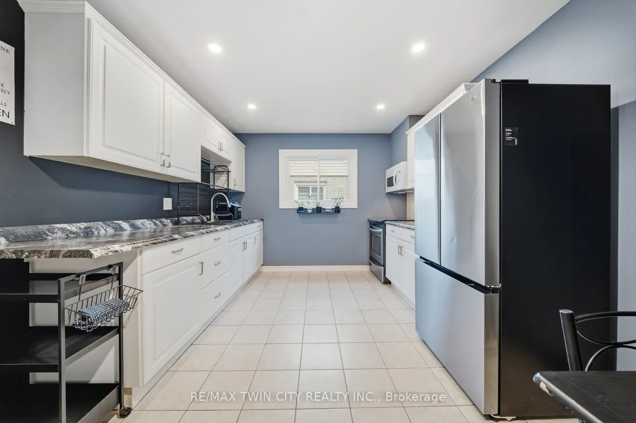 63 Metcalfe, Unit C Metcalfe Crescent — photo 2