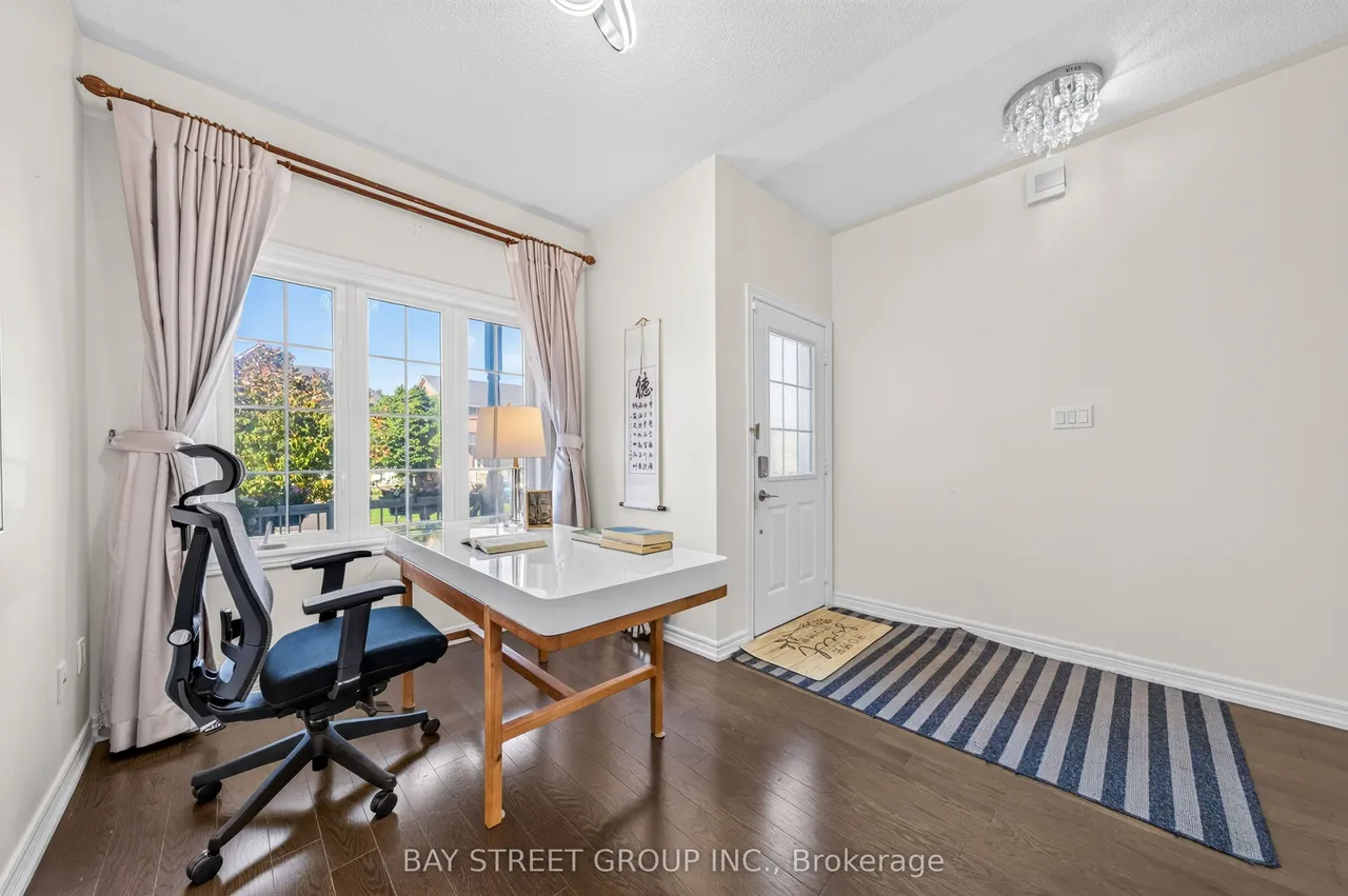 37 Rembrandt Drive — photo 3