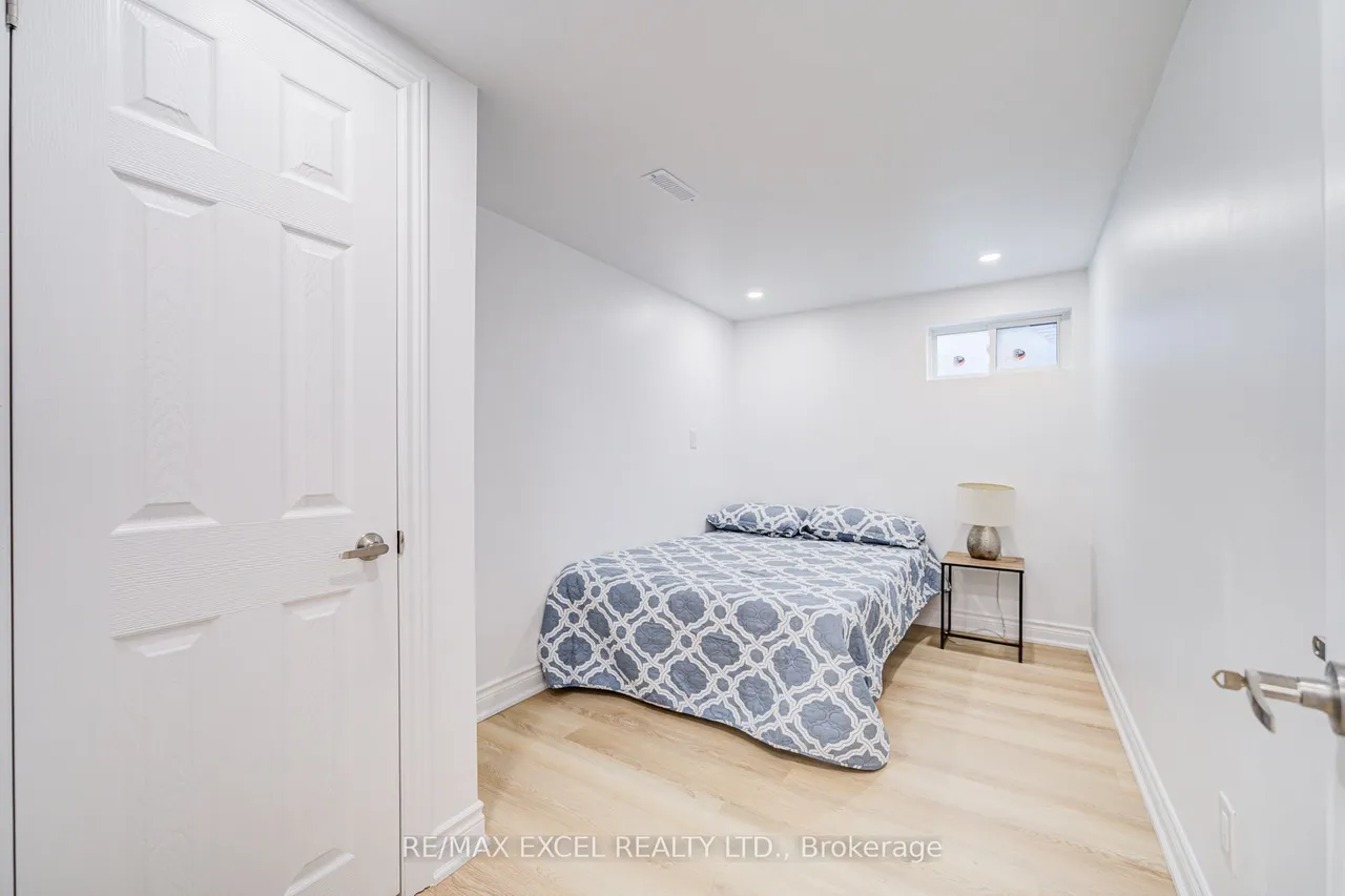 8 Simsbury Court — photo 48