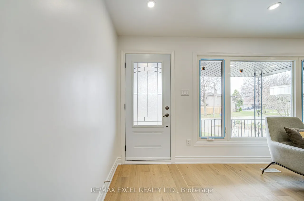 8 Simsbury Court — photo 3