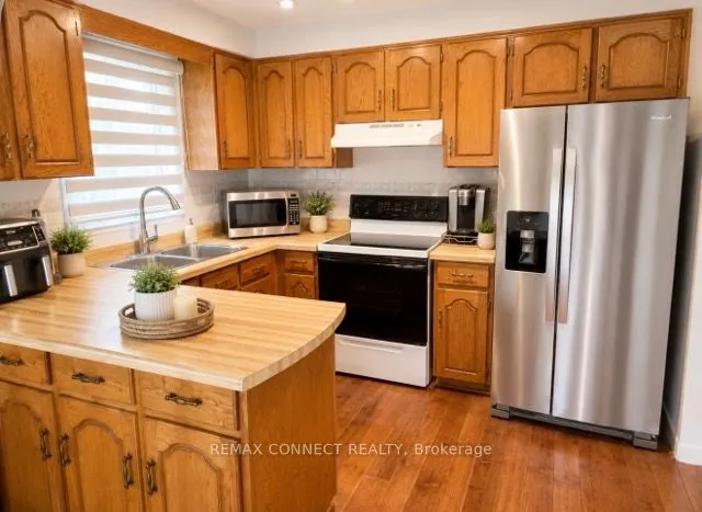 27 Radford Crescent — photo 2