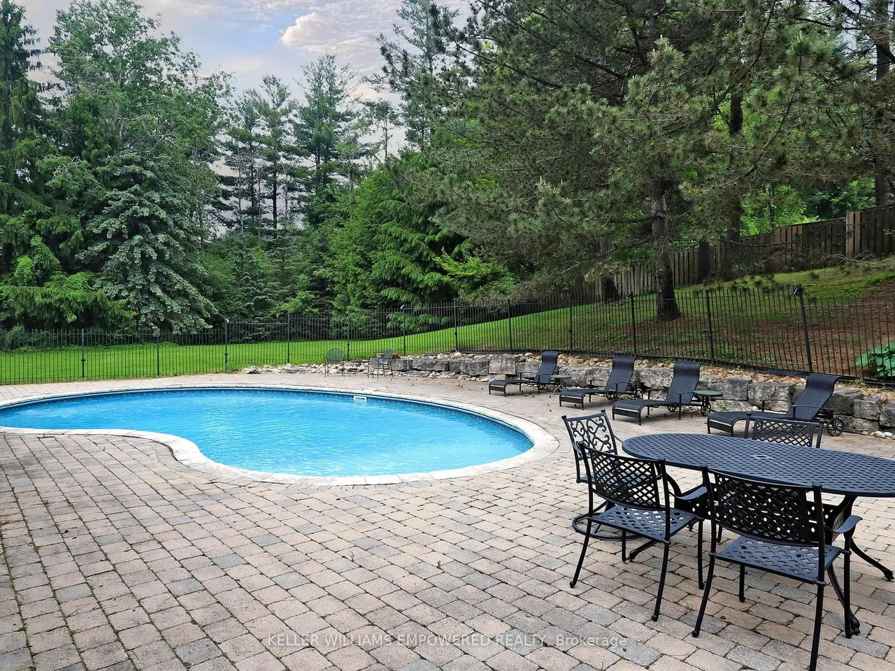 544 Woodland Acres Crescent — photo 37