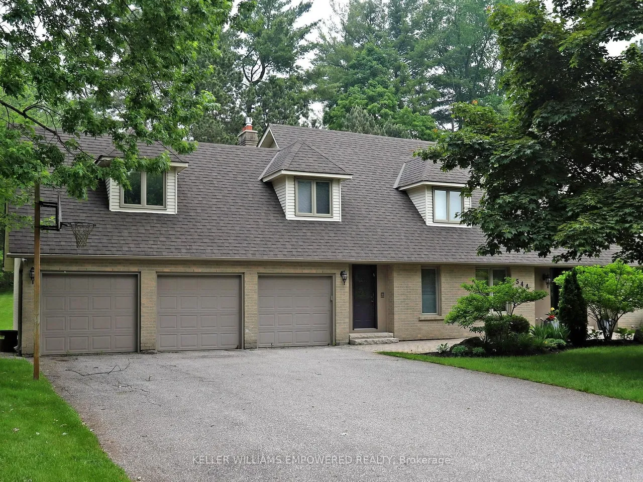 544 Woodland Acres Crescent