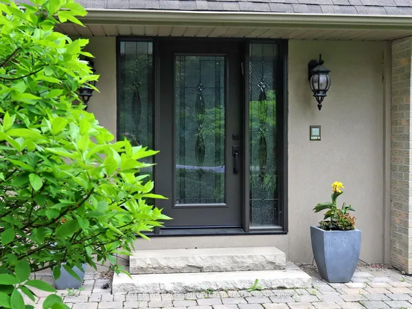 544 Woodland Acres Crescent — photo 2