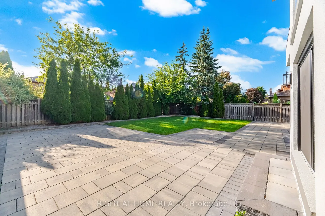 32 Colton Crescent S — photo 50