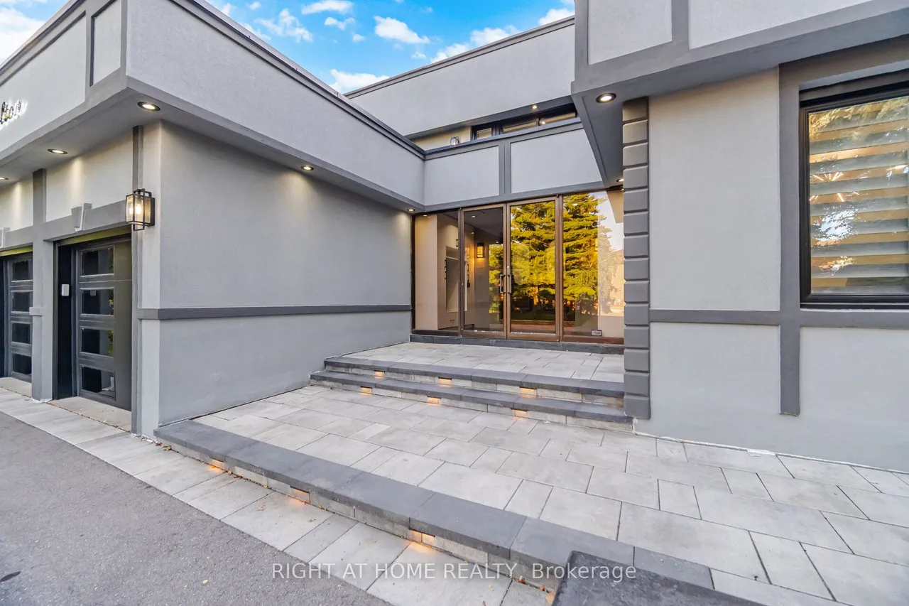 32 Colton Crescent S — photo 2