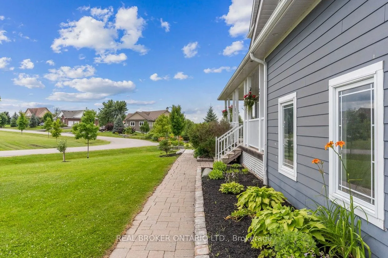 27 Bagshaw Crescent — photo 3