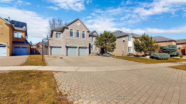 115 Golden Tulip Crescent — photo 2