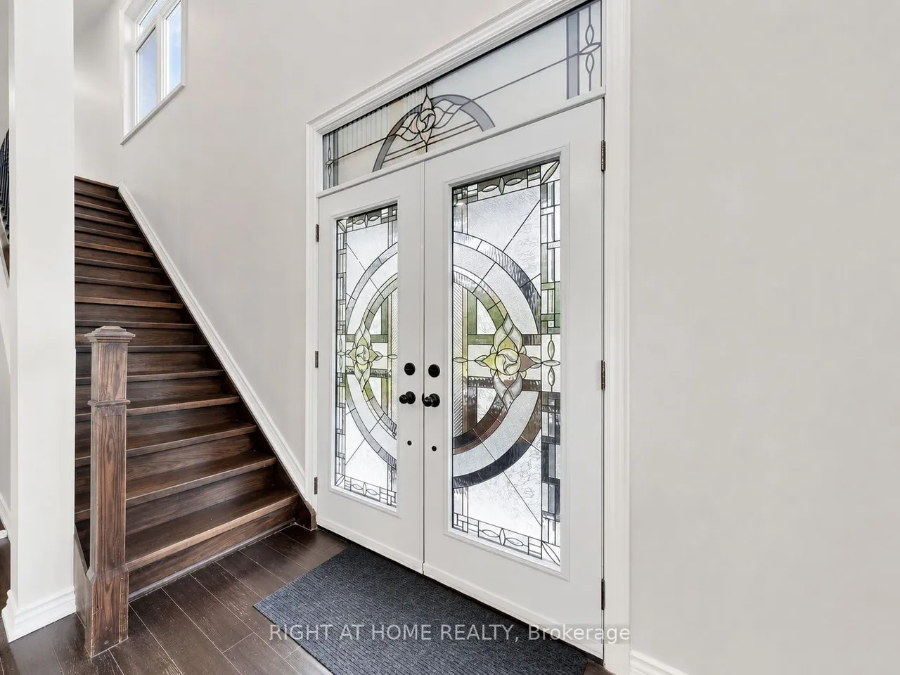 637 Simcoe Street — photo 2