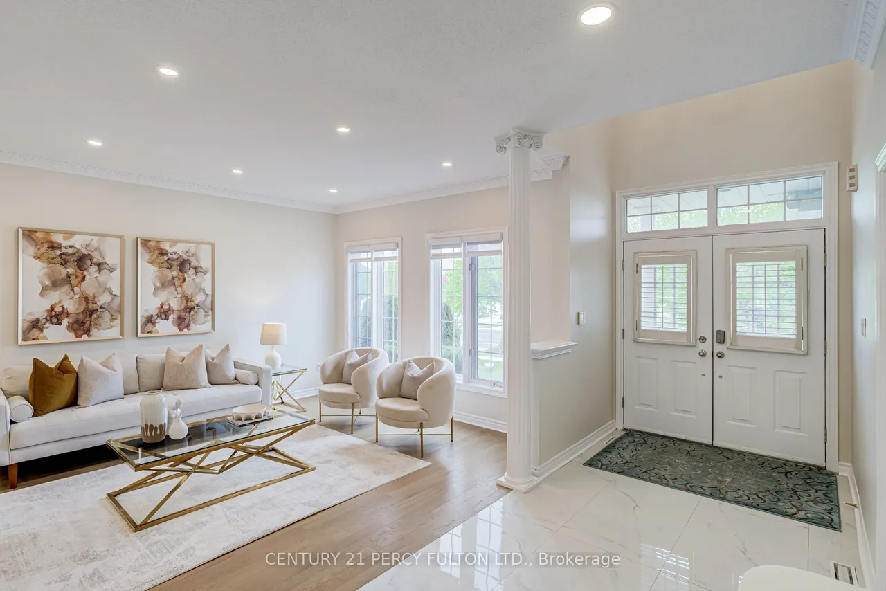 118 Village Gate Drive — photo 2