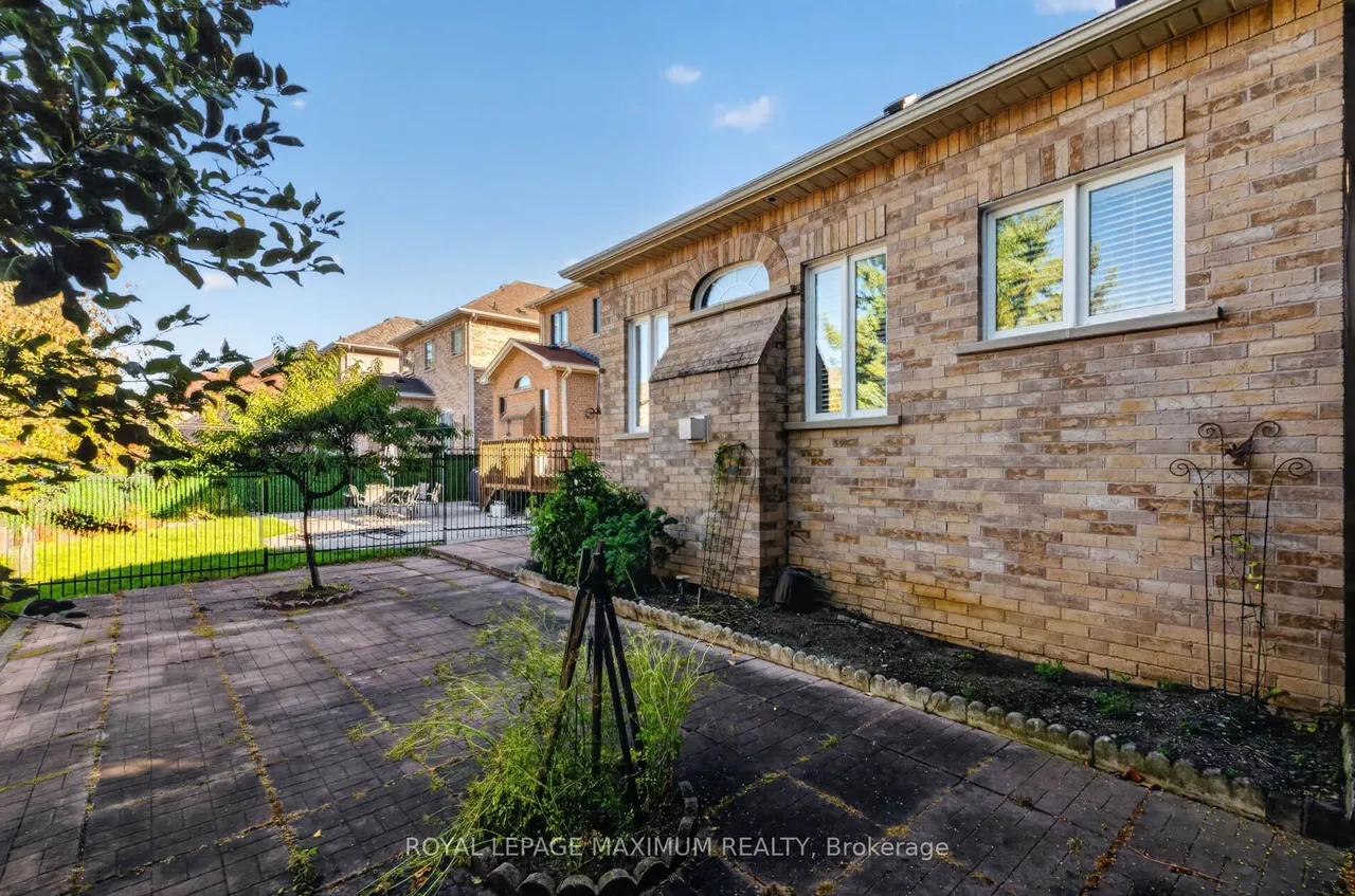 62 Diploma Avenue — photo 36