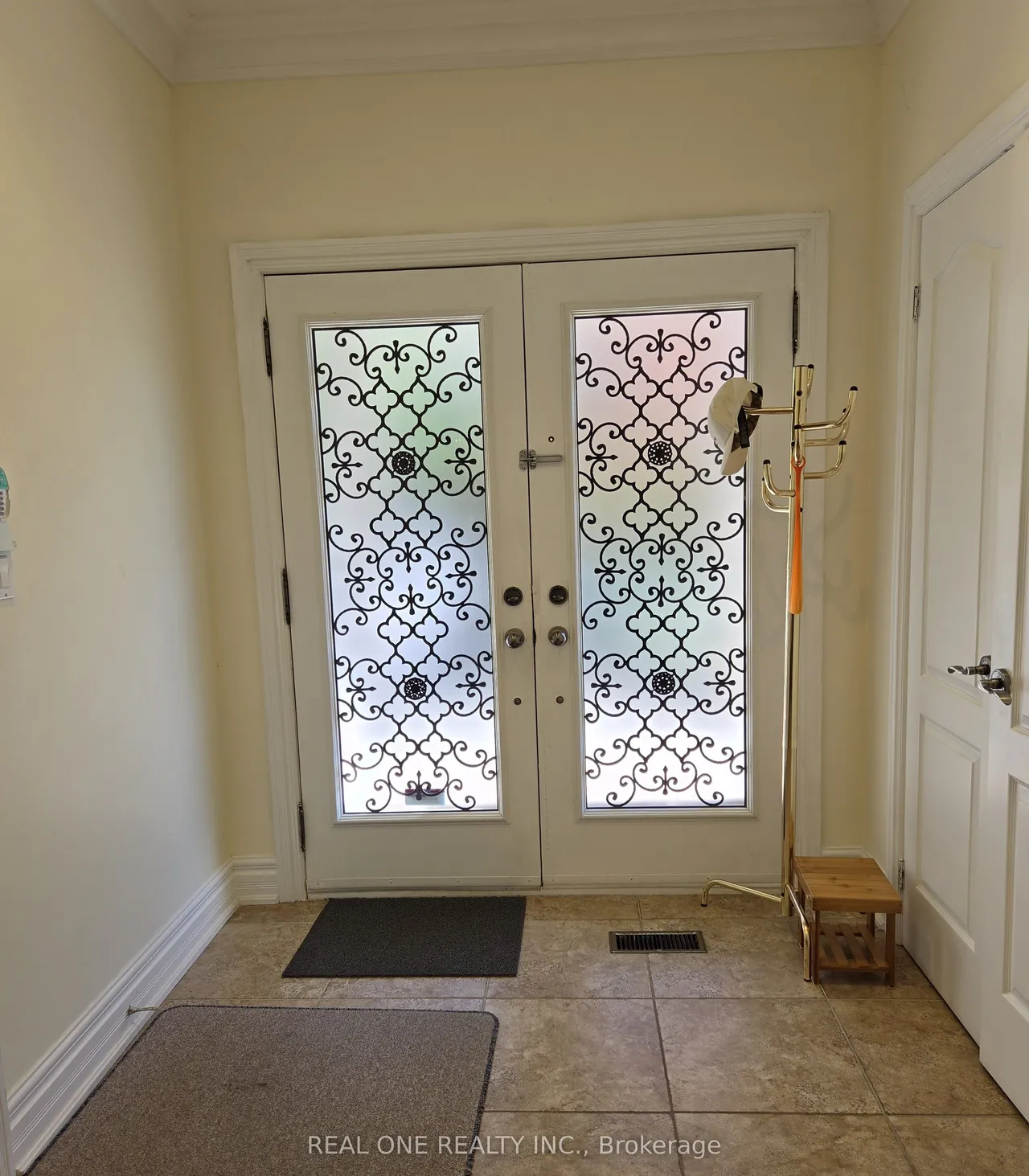 36 Wildrose Crescent E — photo 3
