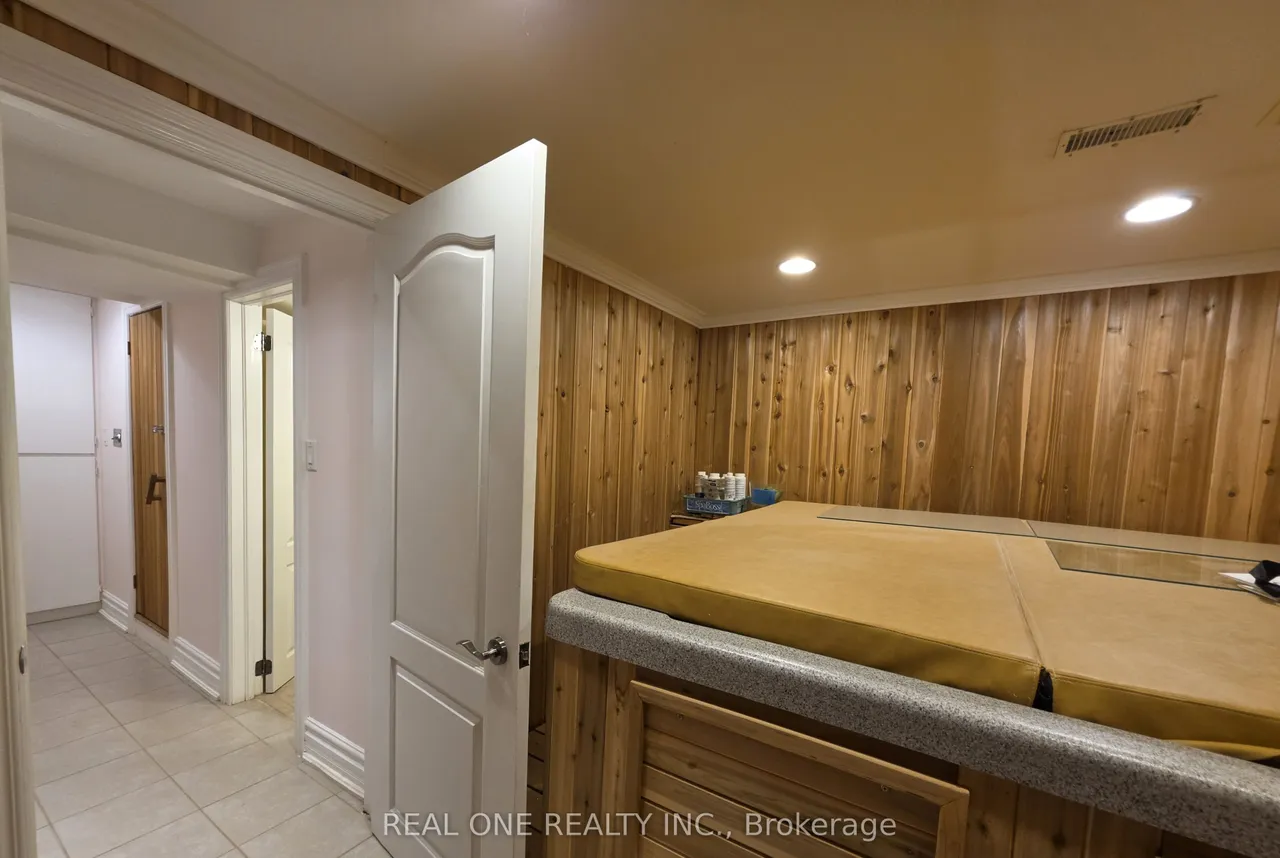 36 Wildrose Crescent E — photo 16