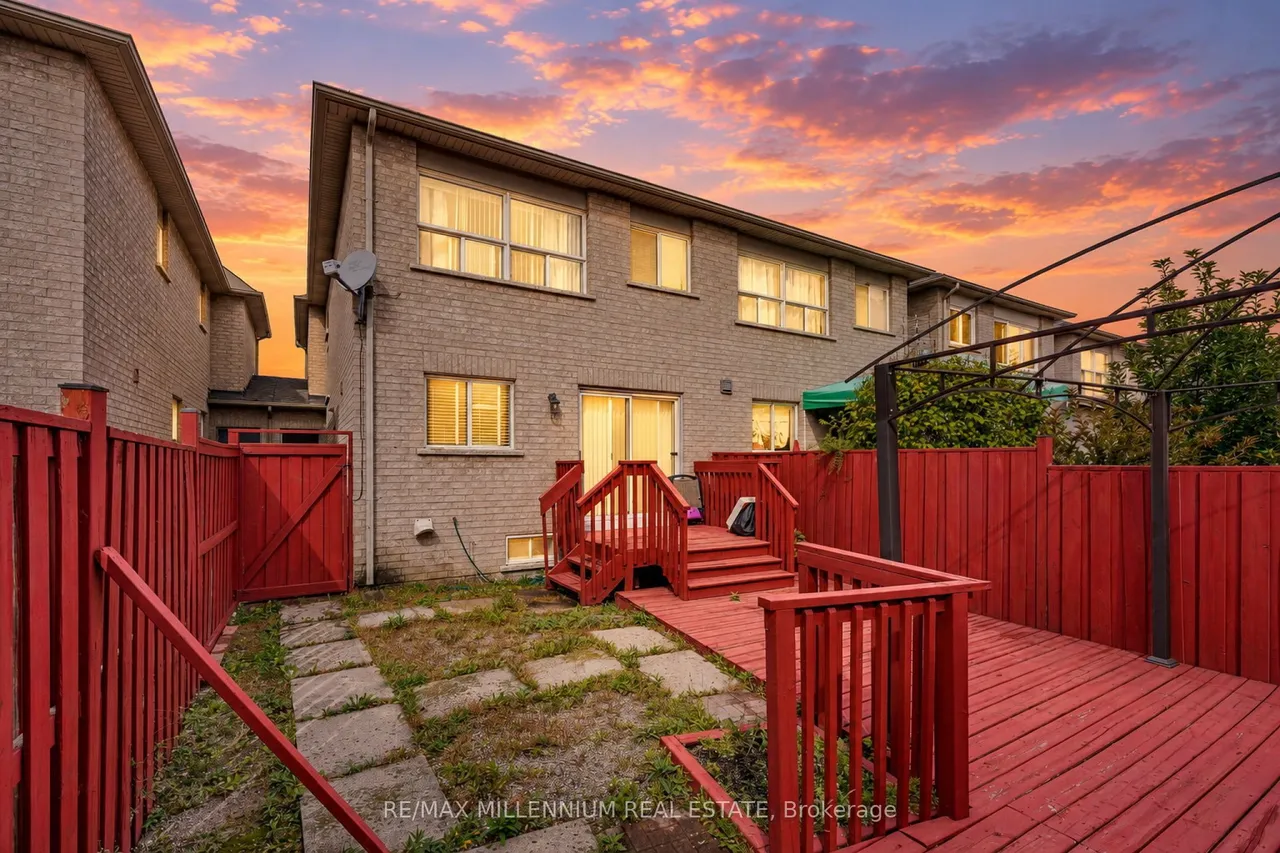 90 Ronan Crescent — photo 49