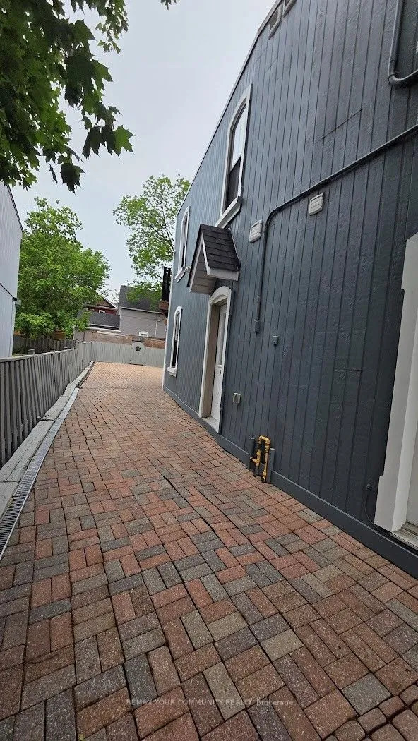10 Centre Street — photo 3