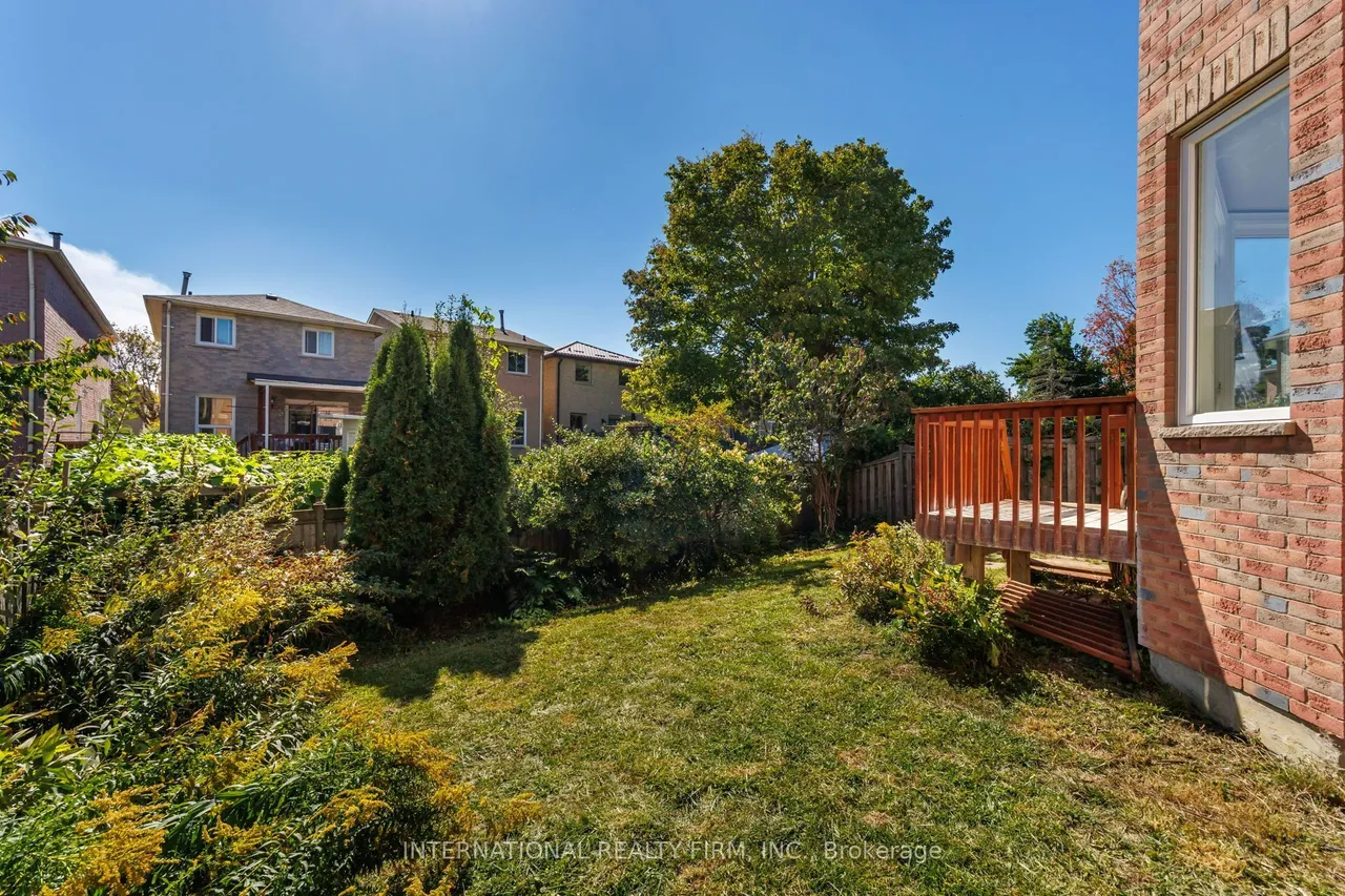 95 Gillingham Avenue — photo 40
