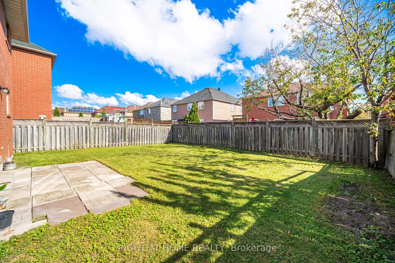 11 Lynda Mcneil Place — photo 42