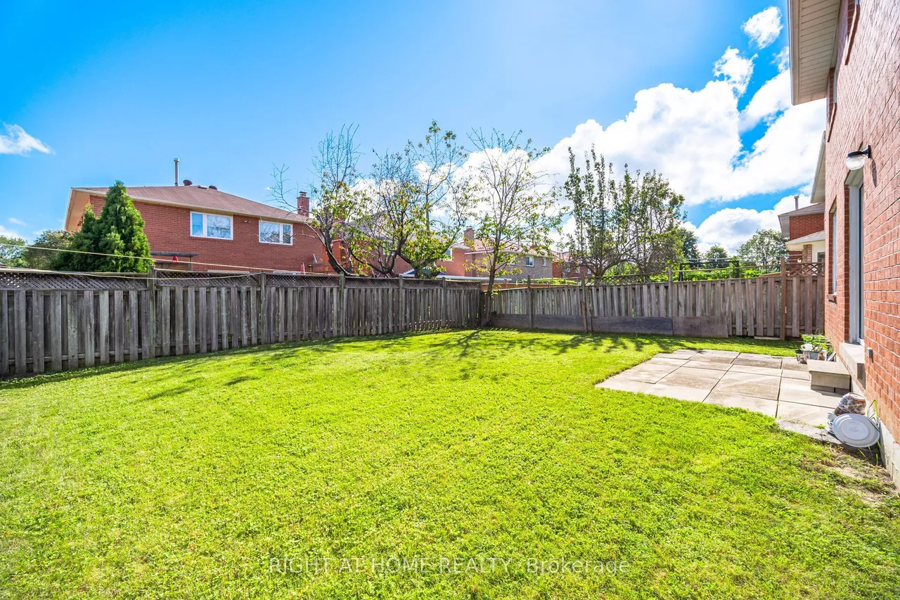11 Lynda Mcneil Place — photo 43