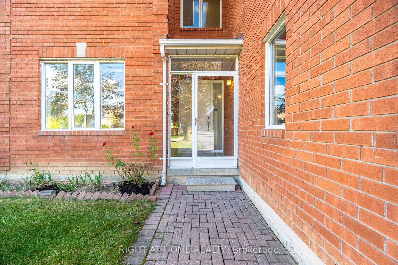 11 Lynda Mcneil Place — photo 3