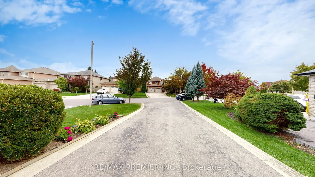 32 Veneto Drive — photo 2