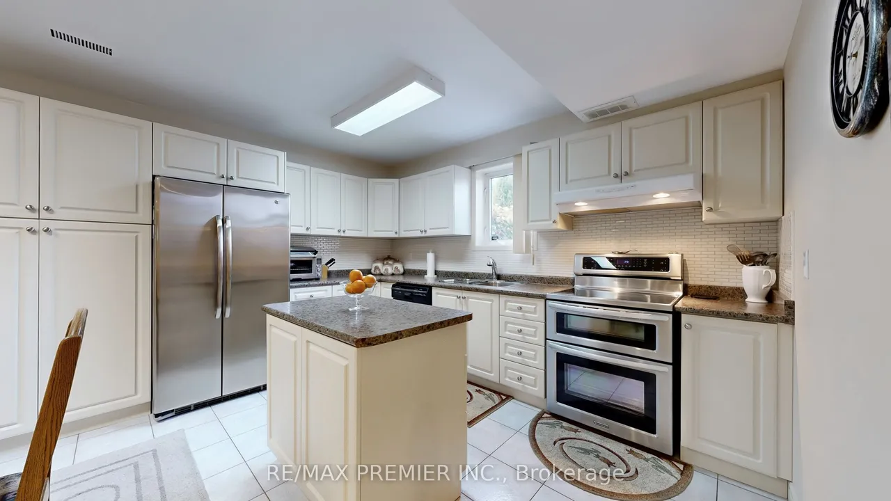 32 Veneto Drive — photo 3
