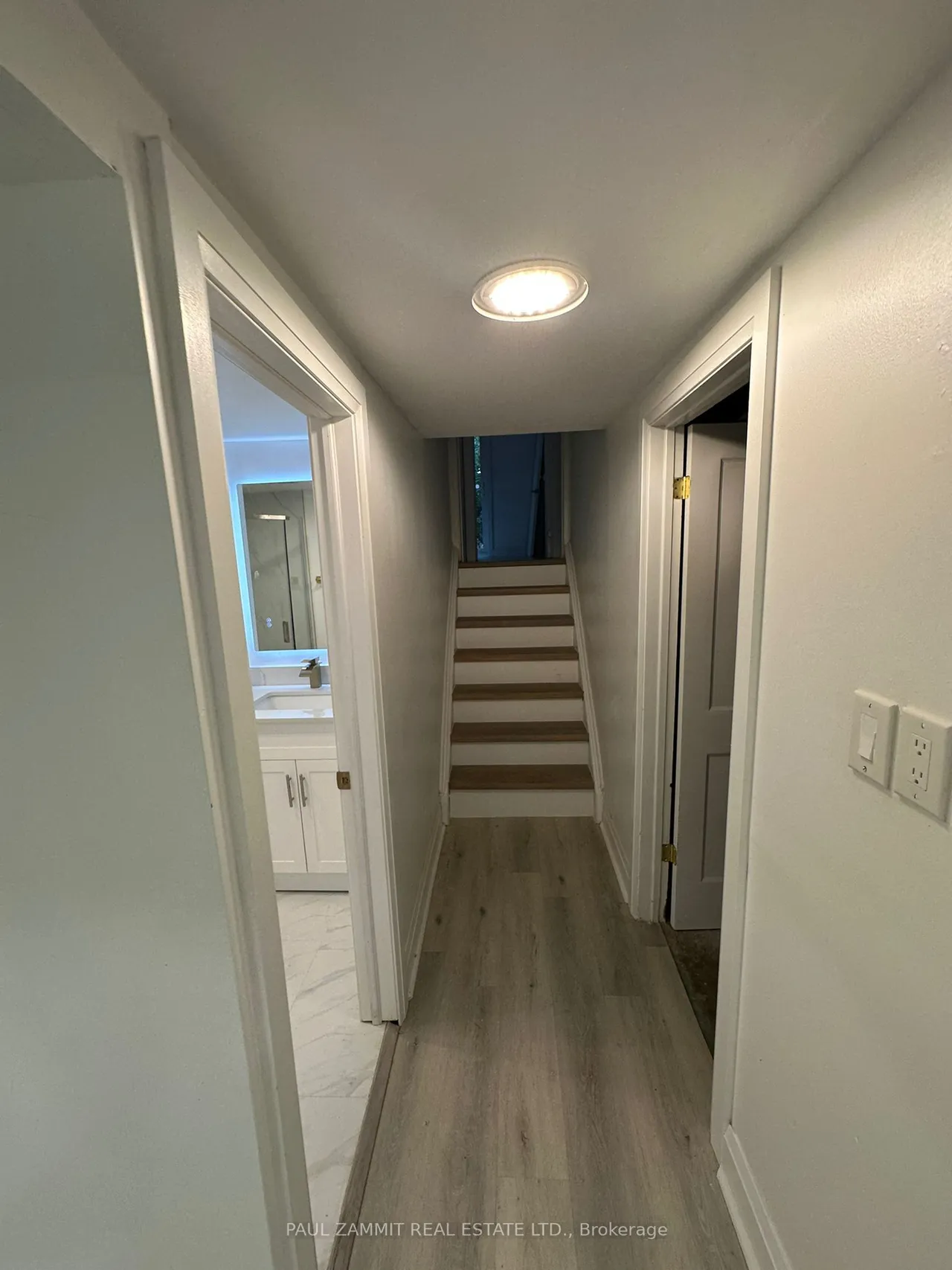 6 King Richard Court — photo 49