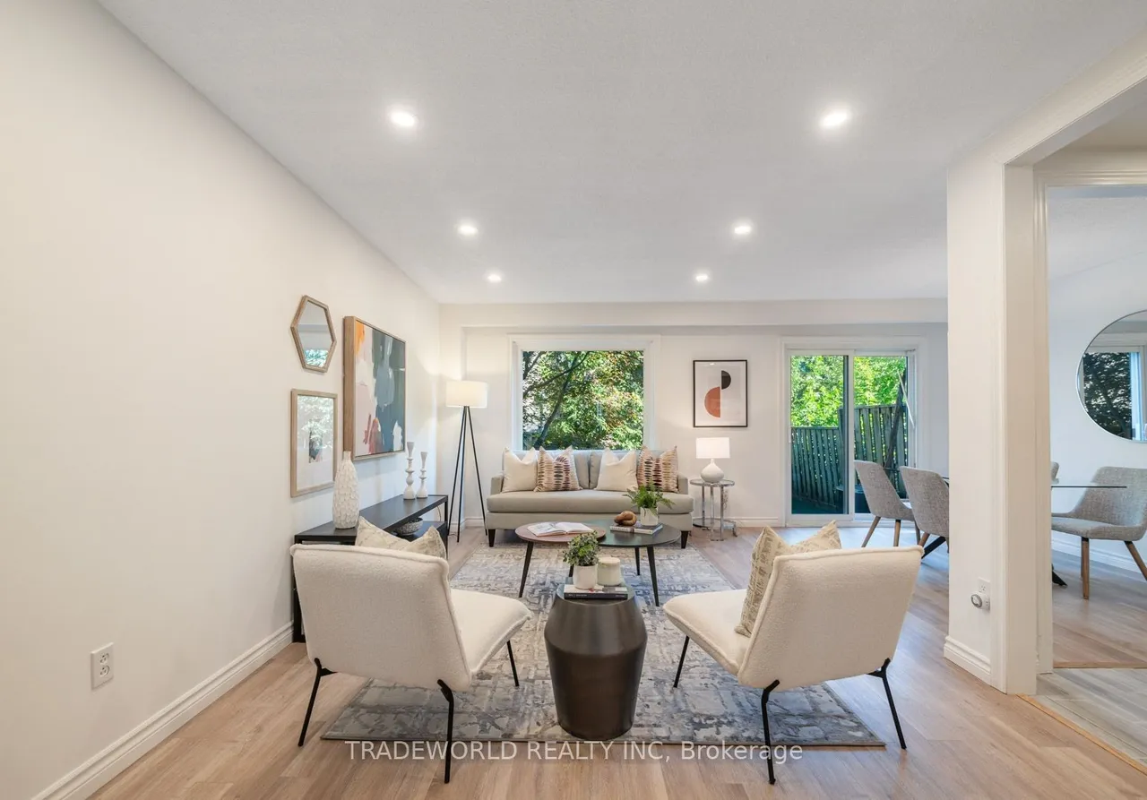60 Camelot Way — photo 2