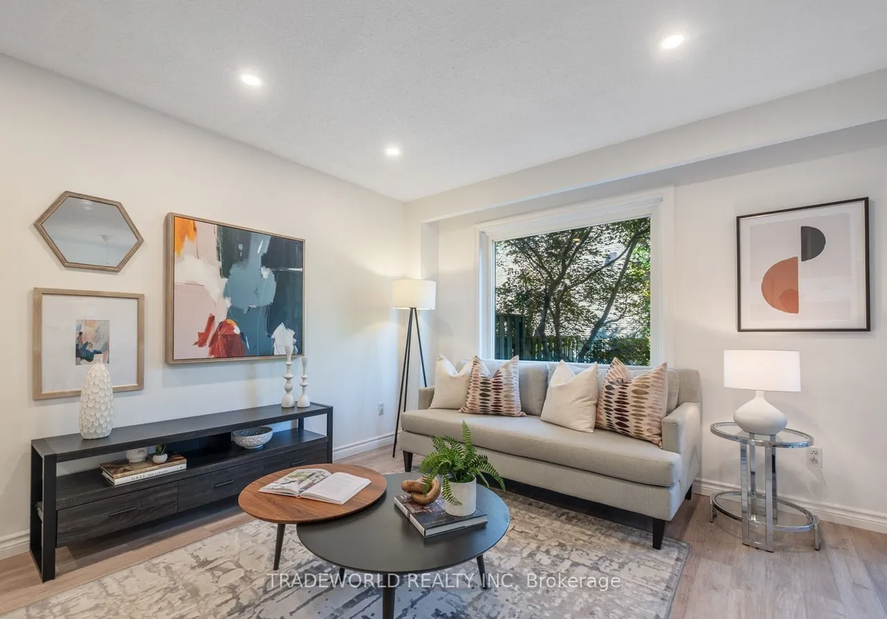 60 Camelot Way — photo 3
