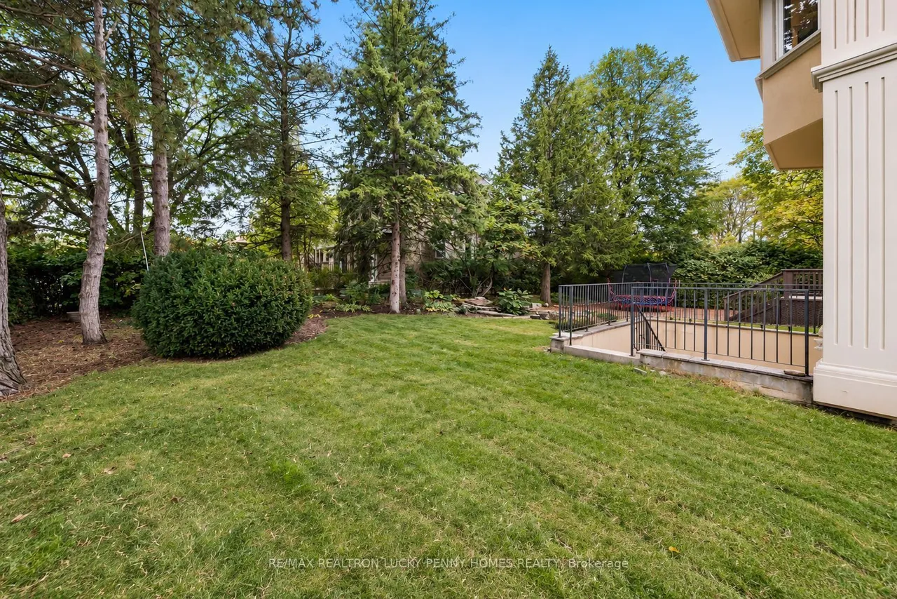 18 Donna Mae Crescent — photo 44