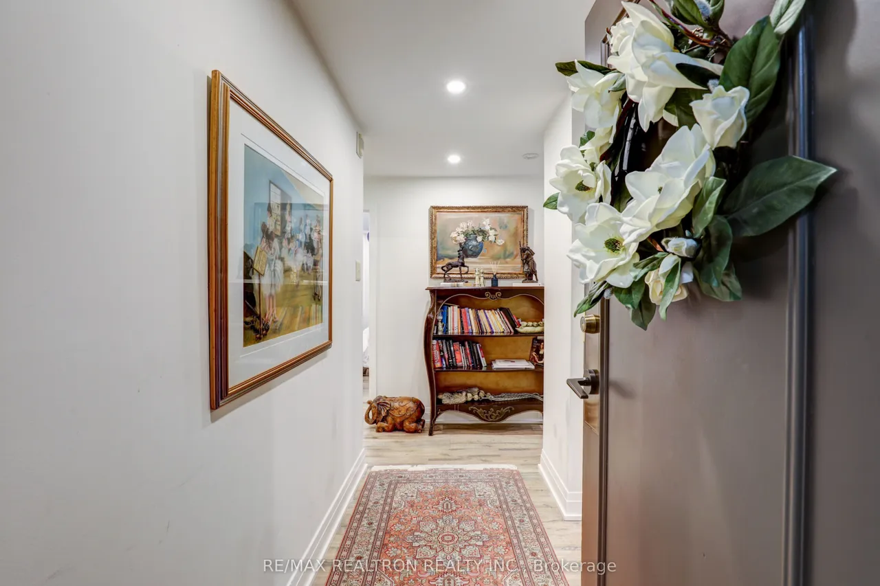 60 Inverlochy Boulevard, Unit 709 — photo 2