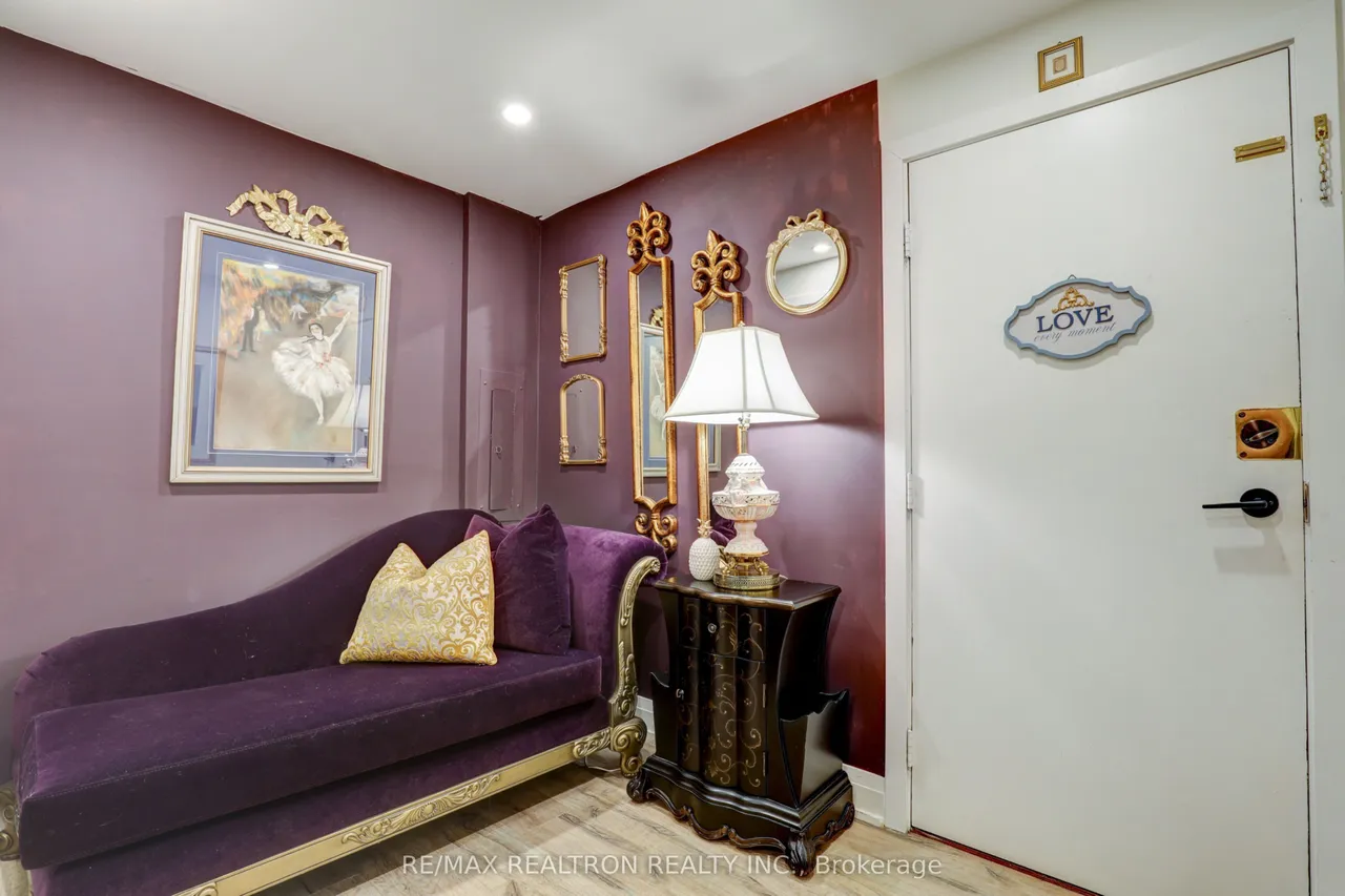 60 Inverlochy Boulevard, Unit 709 — photo 3