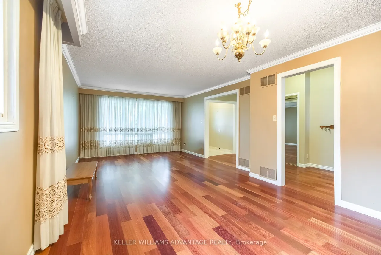68 Fullerton Crescent — photo 3