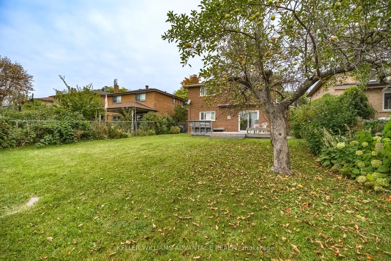 68 Fullerton Crescent — photo 39