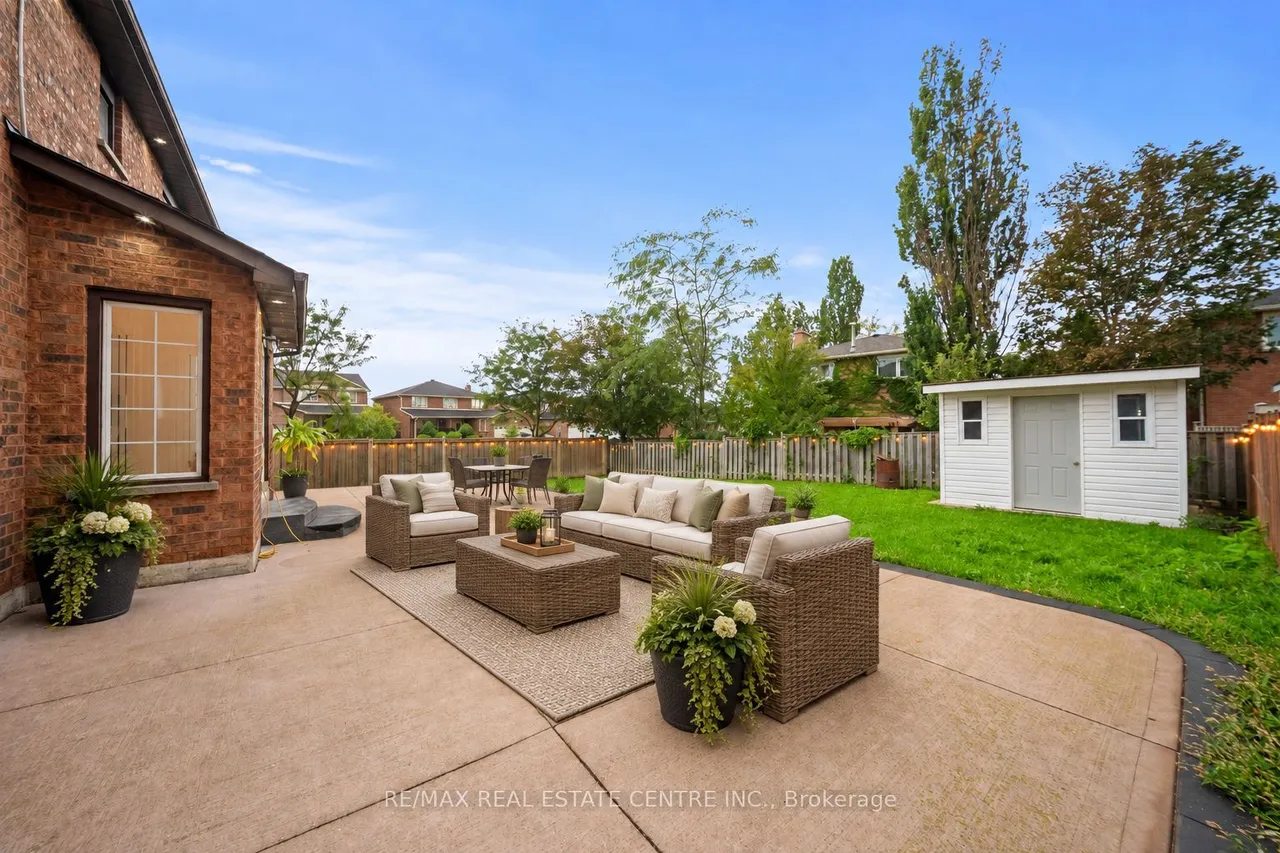 2 Hollyburn Court — photo 37