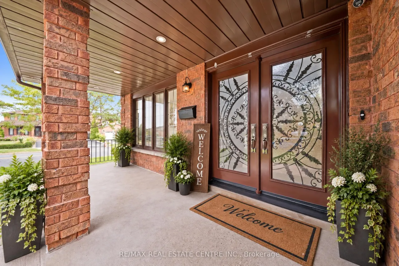 2 Hollyburn Court — photo 3