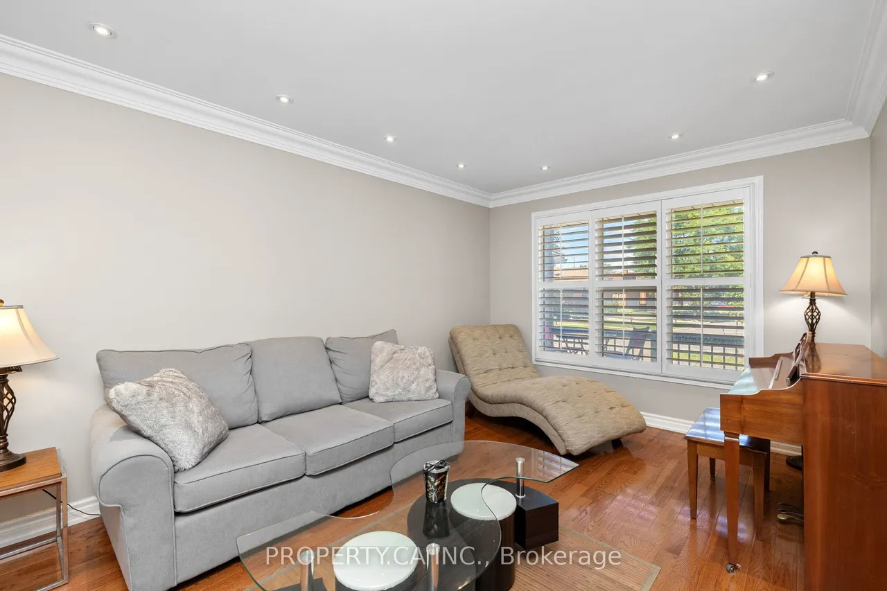 235 Brownridge Drive — photo 3