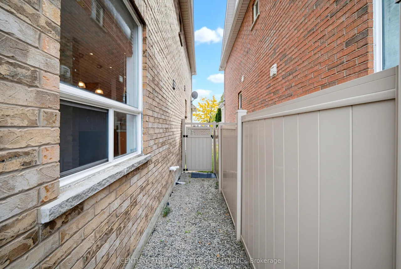 818 Castlemore Avenue — photo 47