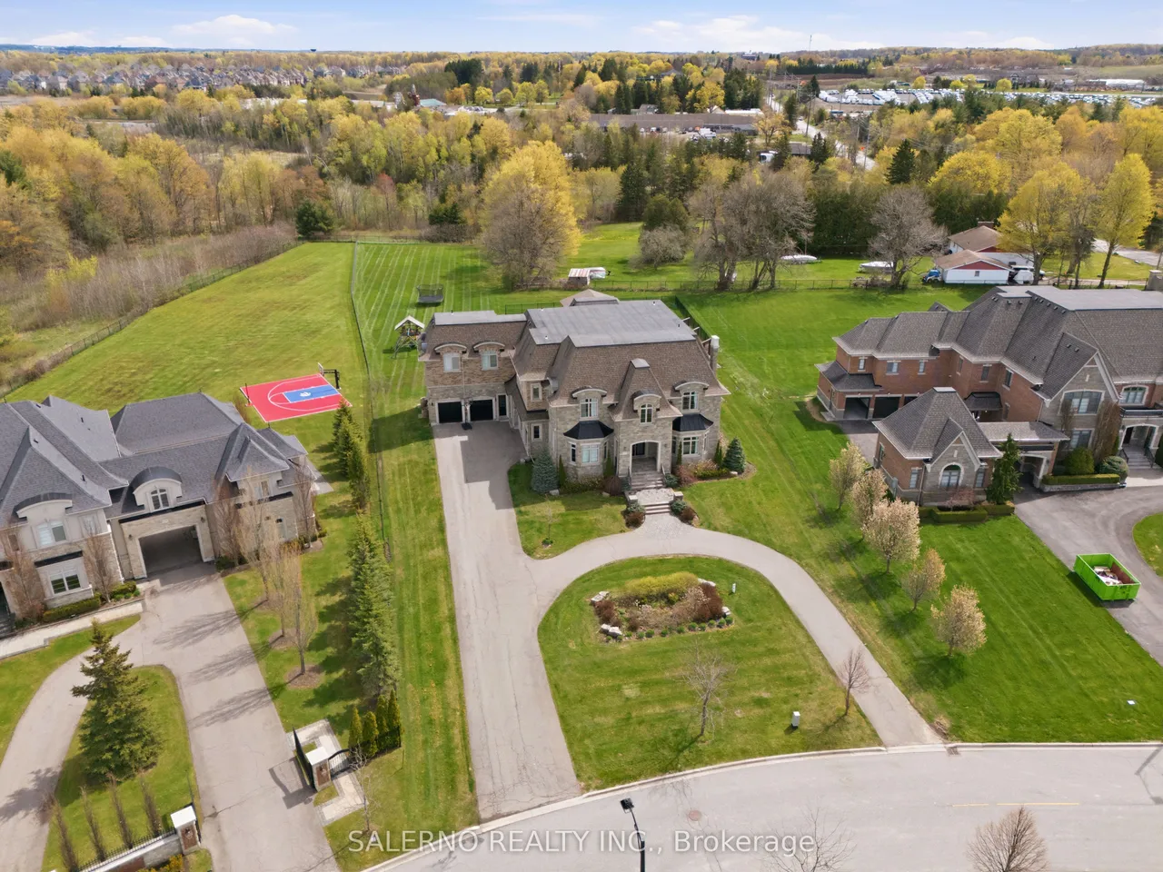 21 Stallions Court — photo 2