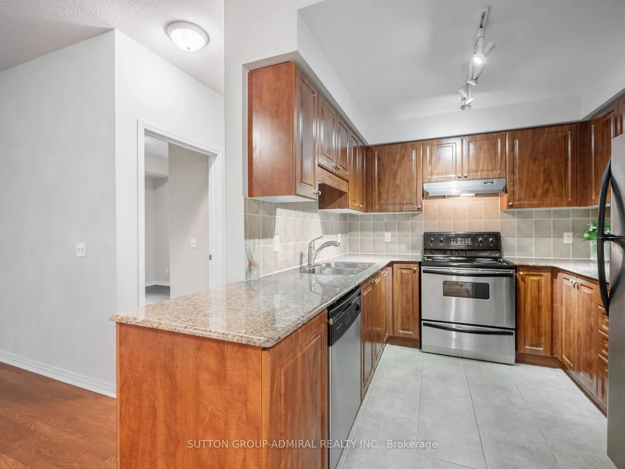 1 Maison Parc Court, Unit 215 — photo 3