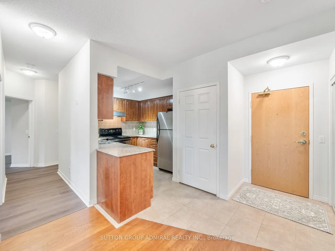 1 Maison Parc Court, Unit 215 — photo 2