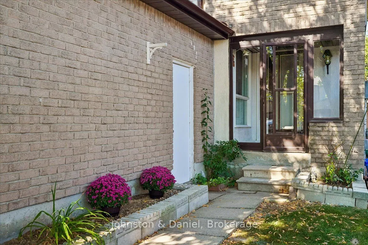 22 Fieldview Crescent — photo 3