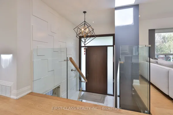 27 Delair Crescent — photo 2