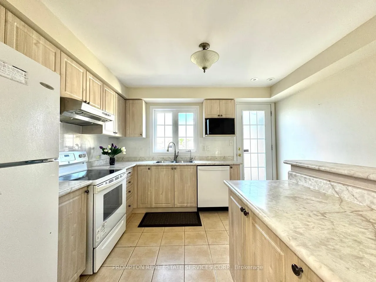 2516 Bur Oak Avenue — photo 3